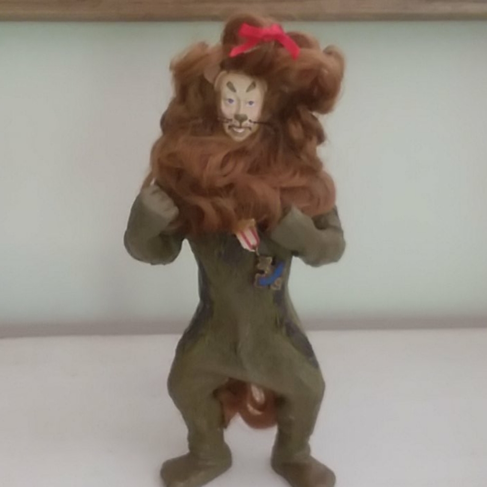 Wizard of Oz lion figurine